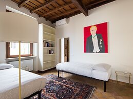 Pantheon Luxury Enchanting Apartment