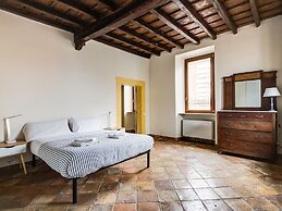 Pantheon Luxury Enchanting Apartment