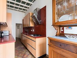 Pantheon Luxury Enchanting Apartment