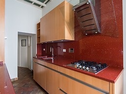 Pantheon Luxury Enchanting Apartment