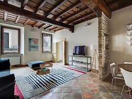 Pantheon Luxury Enchanting Apartment