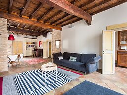 Pantheon Luxury Enchanting Apartment