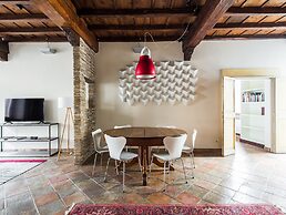 Pantheon Luxury Enchanting Apartment