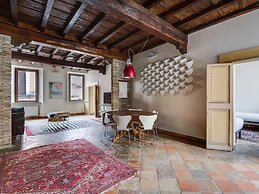 Pantheon Luxury Enchanting Apartment