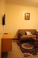 Lux Suites Ebony Mara House