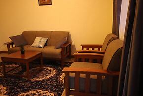 Lux Suites Ebony Mara House