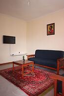 Lux Suites Ebony Mara House