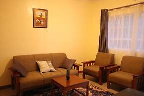 Lux Suites Ebony Mara House