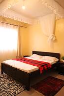 Lux Suites Ebony Mara House