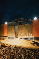 Lux Suites Ebony Mara House