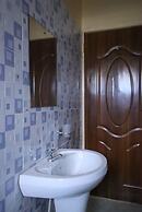 Lux Suites Ebony Mara House