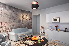 Lady Rose Class Suite