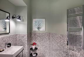 Lady Rose Privilege Suite