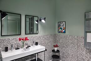 Lady Rose Privilege Suite