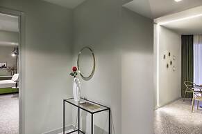 Lady Rose Privilege Suite