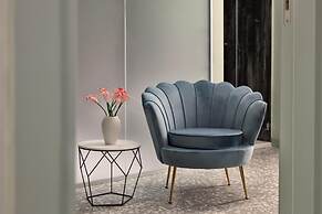 Lady Rose Privilege Suite