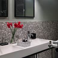 Lady Rose Privilege Suite