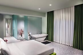 Lady Rose Privilege Suite