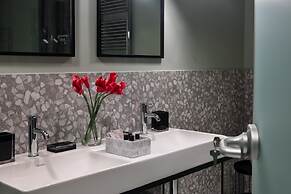 Lady Rose Privilege Suite