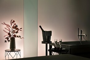 Lady Rose Privilege Suite