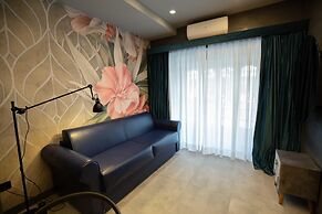 Blu Diamond in Naples