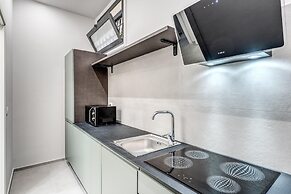 Grey Diamond in Naples