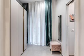 Grey Diamond in Naples