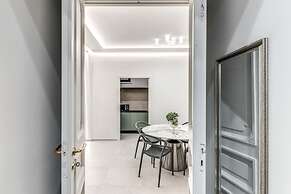 Grey Diamond in Naples