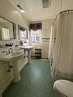 The Inn on Knowles Hill