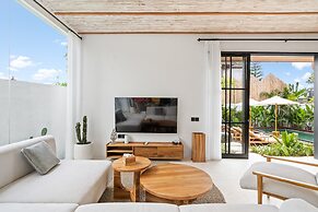 Alicante Villa by Betterplace
