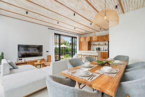 Alicante Villa by Betterplace