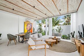 Alicante Villa by Betterplace