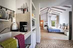 Aimilia Cottage in Longos