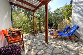 Aimilia Cottage in Longos