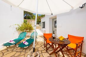 Aimilia Cottage in Longos