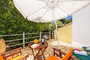 Aimilia Cottage in Longos