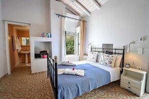 Aimilia Cottage in Longos