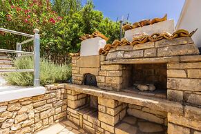 Aimilia Cottage in Longos