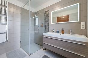 Miami Vice Apartment with Balcony