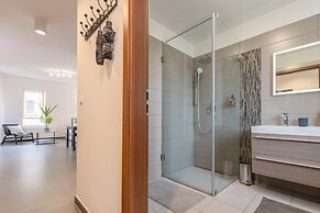 Miami Vice Apartment with Balcony