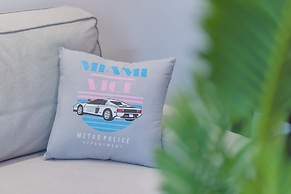 Miami Vice Apartment with Balcony