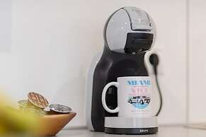 Miami Vice Apartment with Balcony