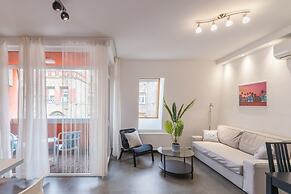 Miami Vice Apartment with Balcony