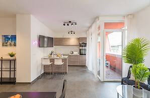 Miami Vice Apartment with Balcony