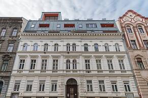 Miami Vice Apartment with Balcony