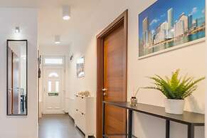 Miami Vice Apartment with Balcony