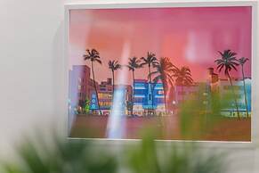 Miami Vice Apartment with Balcony