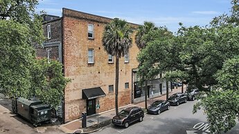 The Georgia Peach -near Plant Riverside Downtown