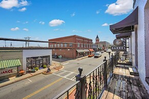 Downtown Loft - Above Bull Barrel Close to Georgia Southern