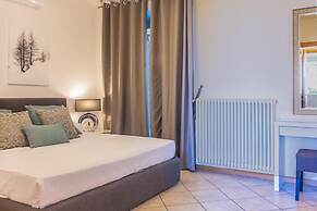 The Patio Over Varenna